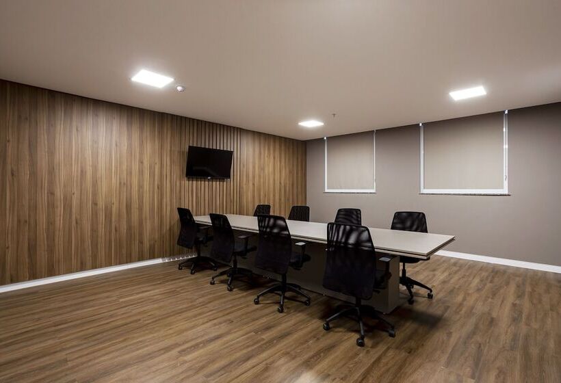 ホテル Slaviero Rondonopolis