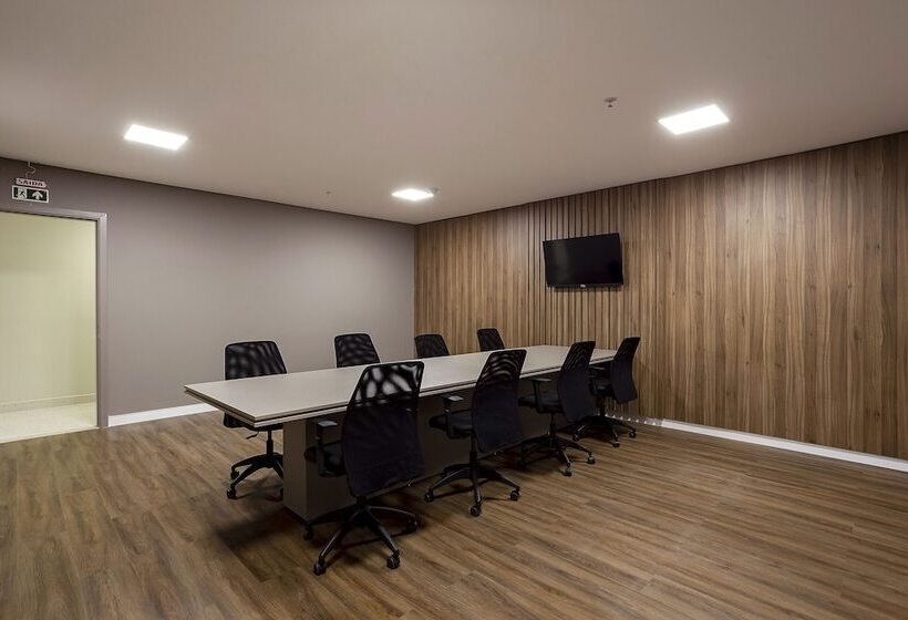 ホテル Slaviero Rondonopolis