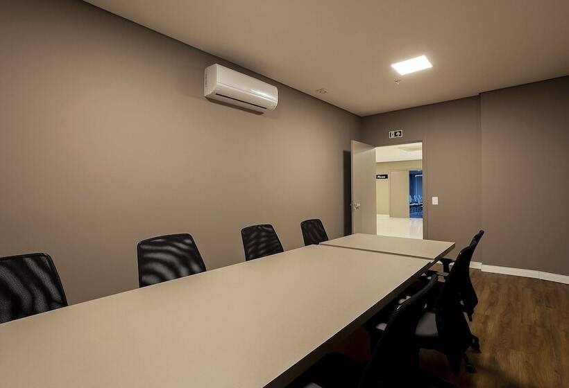 ホテル Slaviero Rondonopolis