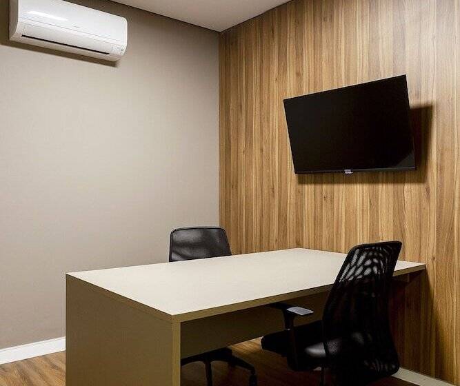 ホテル Slaviero Rondonopolis