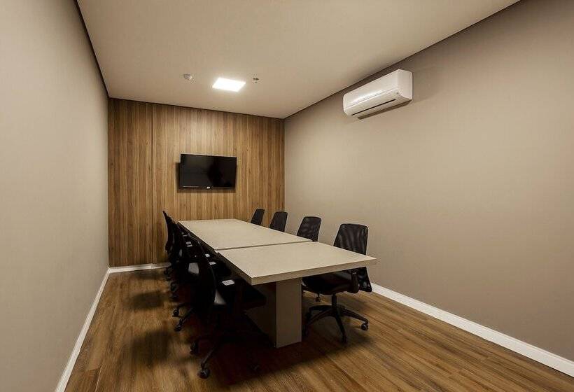 ホテル Slaviero Rondonopolis