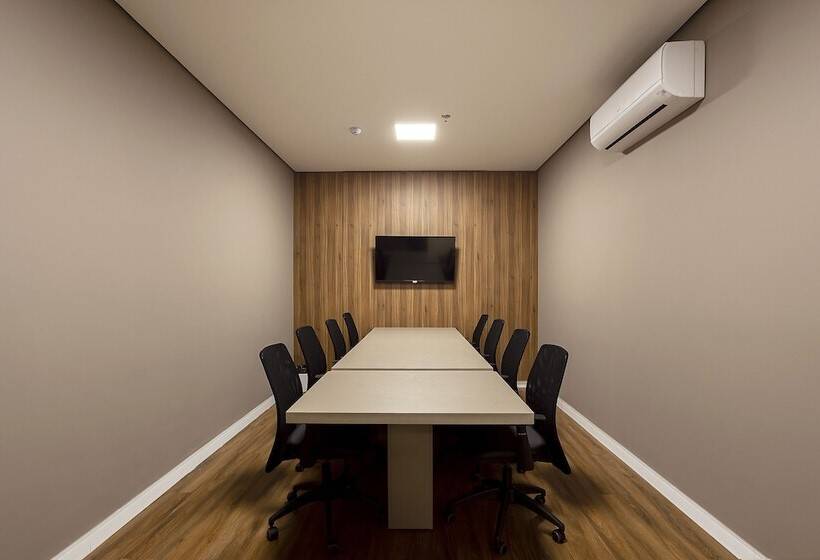 ホテル Slaviero Rondonopolis