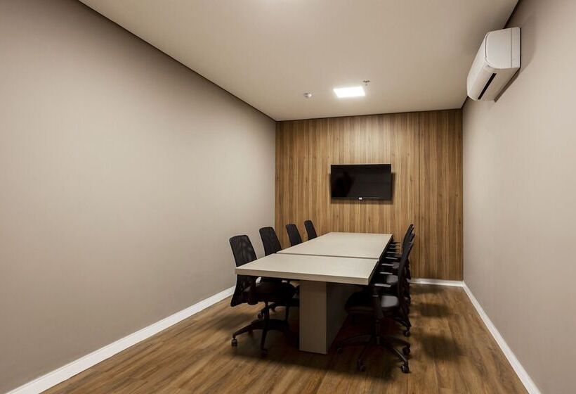 ホテル Slaviero Rondonopolis