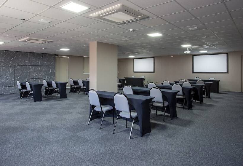 ホテル Slaviero Rondonopolis