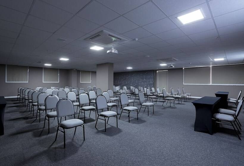 ホテル Slaviero Rondonopolis