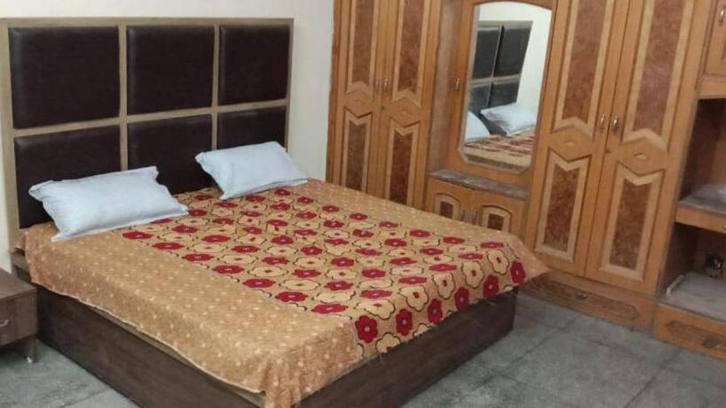 Отель Spot On 83131 Saini Property