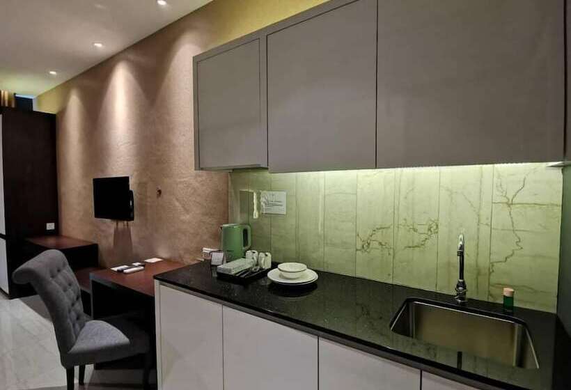 호텔 Stirling Suites