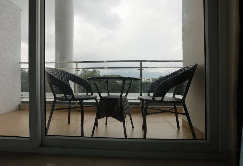 בית מלון כפרי The Emerald Grand