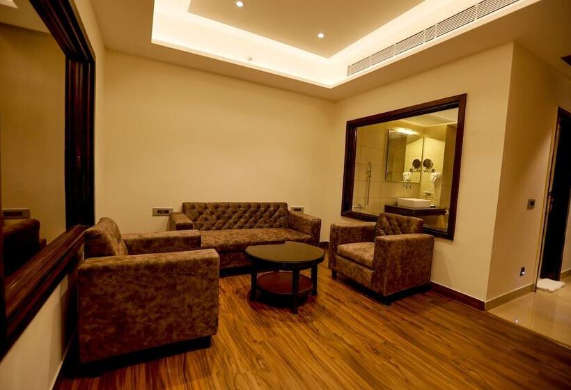 בית מלון כפרי The Emerald Grand