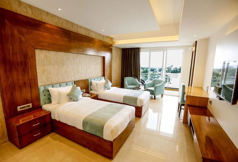 בית מלון כפרי The Emerald Grand