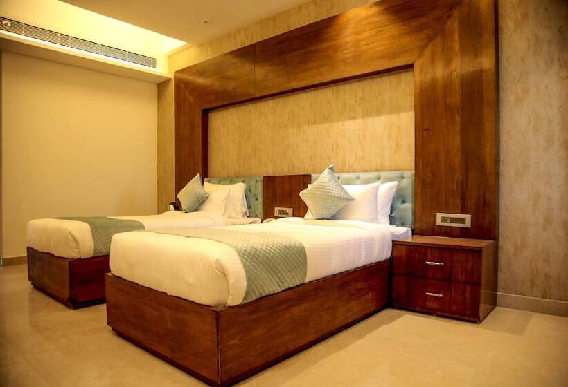 בית מלון כפרי The Emerald Grand