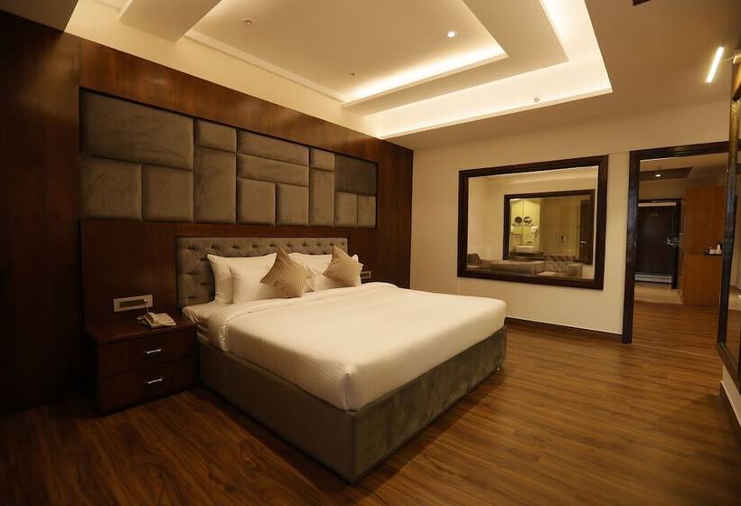 בית מלון כפרי The Emerald Grand