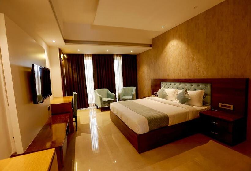 בית מלון כפרי The Emerald Grand