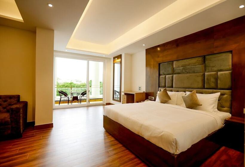 בית מלון כפרי The Emerald Grand