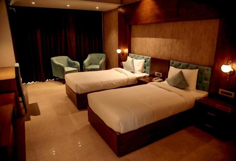 בית מלון כפרי The Emerald Grand