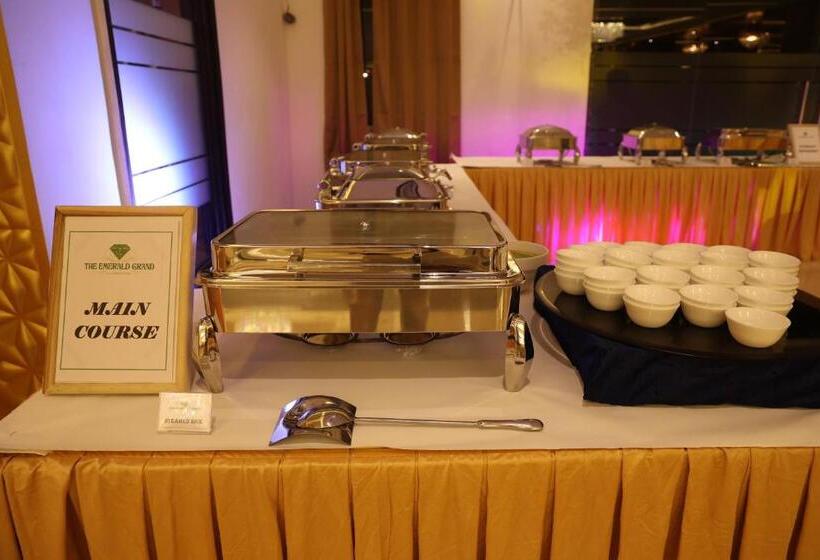 בית מלון כפרי The Emerald Grand