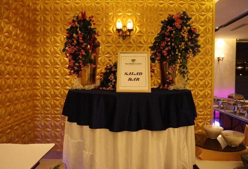 בית מלון כפרי The Emerald Grand