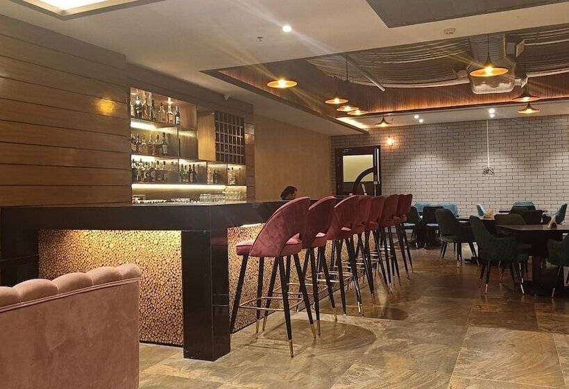 בית מלון כפרי The Emerald Grand