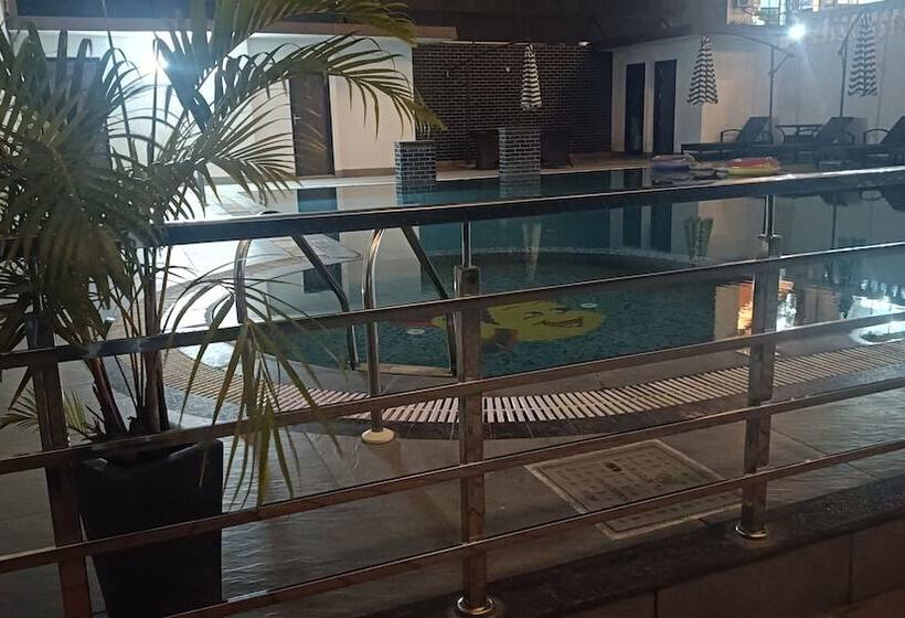 בית מלון כפרי The Emerald Grand