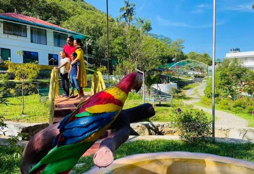 בית מלון כפרי Treehouse Tabor Hills Resort Vagamon