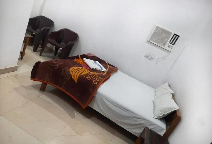 Staymaker Hotel Raj Ganga