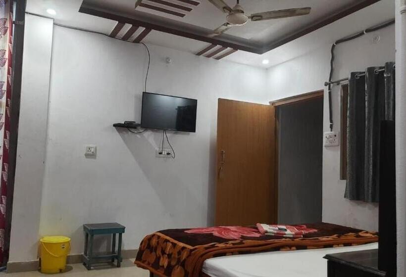 Staymaker Hotel Raj Ganga