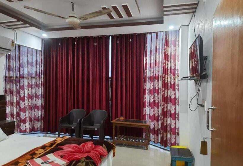 Staymaker Hotel Raj Ganga