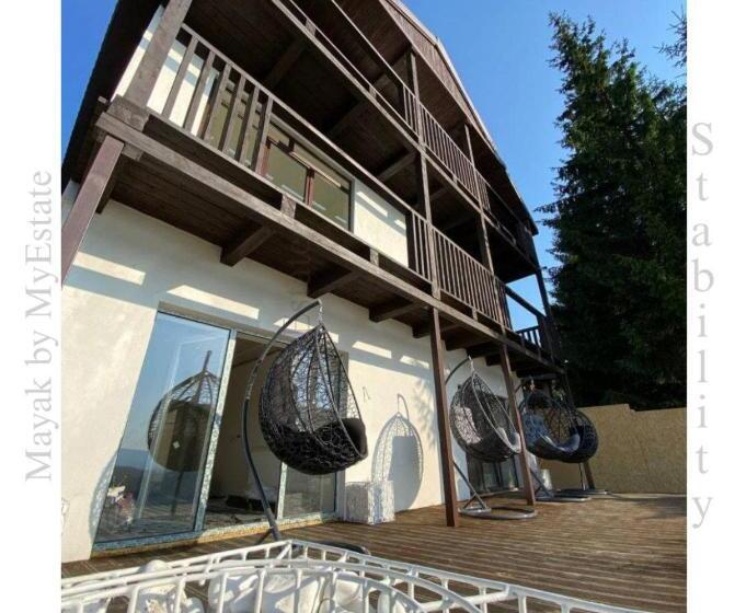 Aparthotel Mayak Yablunytsia