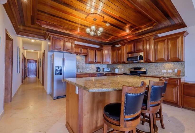 Hol Chan Reef Resort & Villas