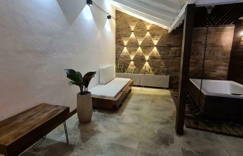 בית מלון כפרי All Natural Glamping