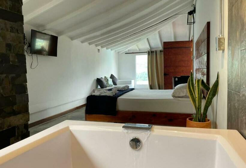 בית מלון כפרי All Natural Glamping