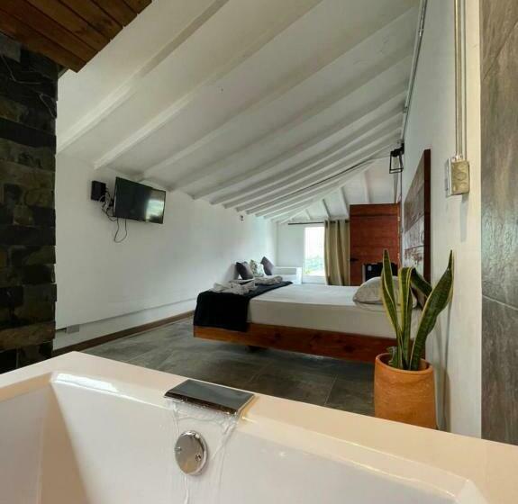 בית מלון כפרי All Natural Glamping