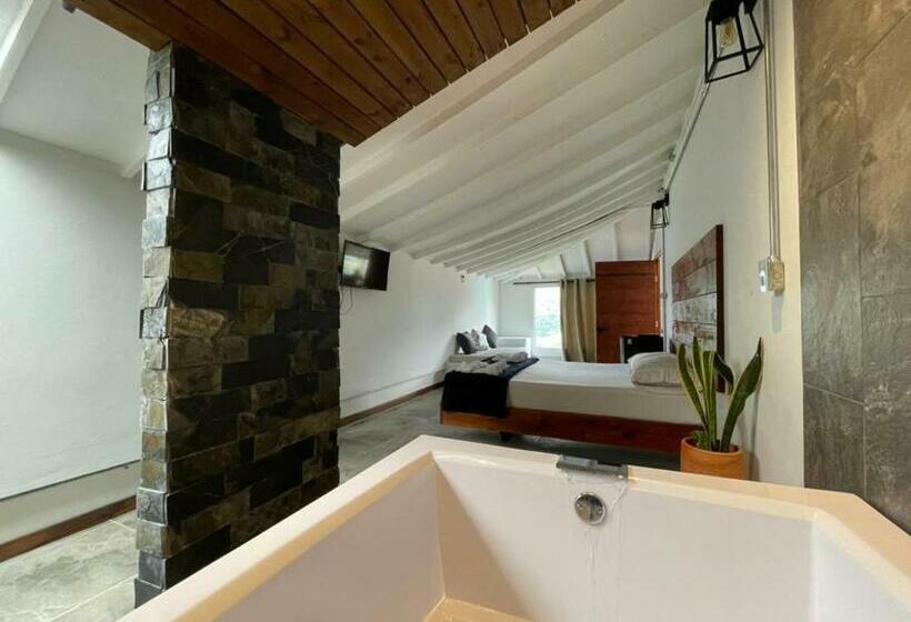 בית מלון כפרי All Natural Glamping