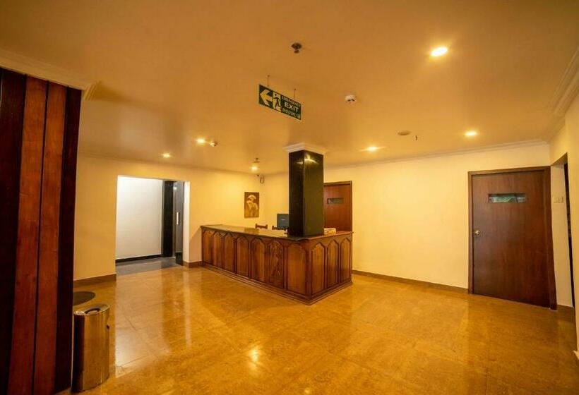 호텔 Ashoka Tourist Home