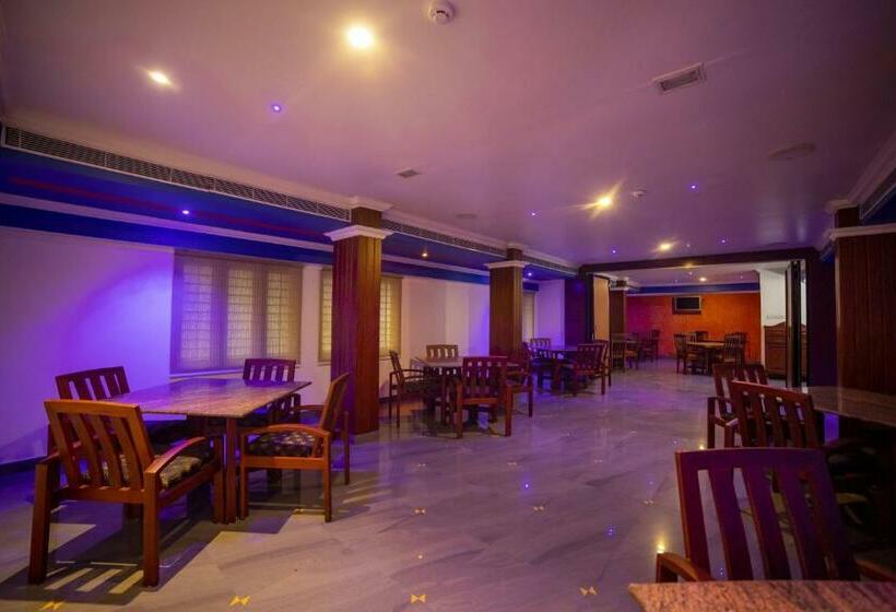 호텔 Ashoka Tourist Home