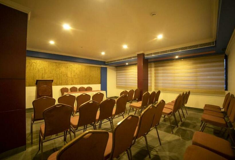 호텔 Ashoka Tourist Home