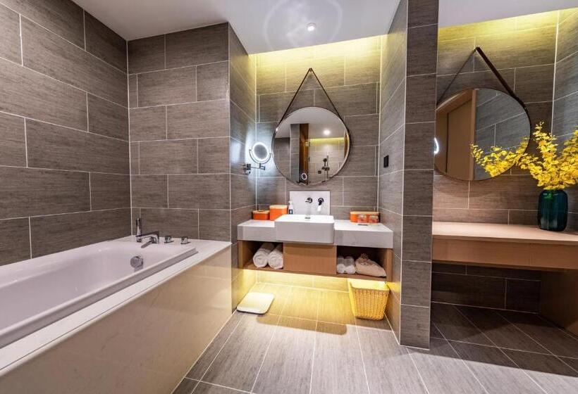 Atour Hotel Wuhan Jinyin Lake