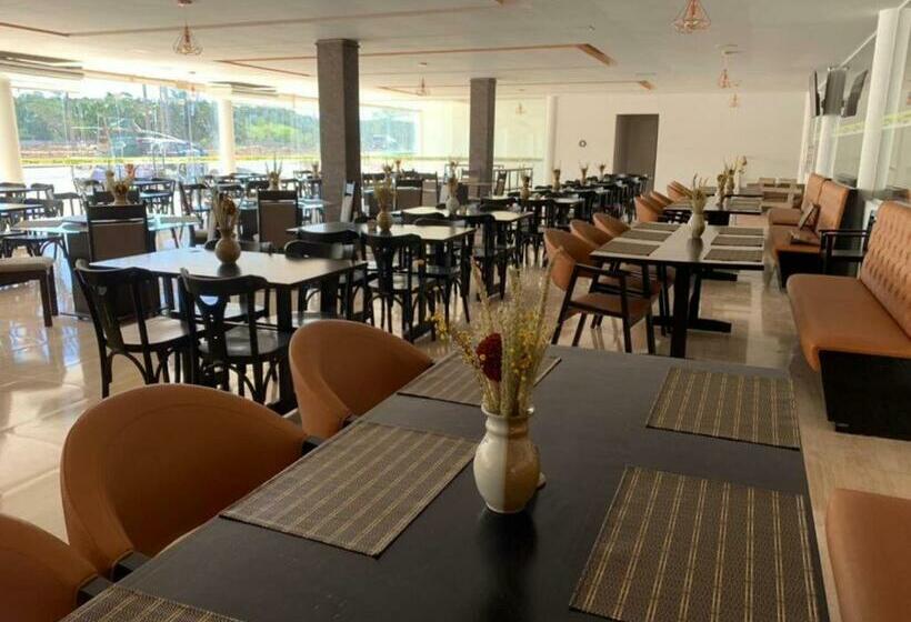 Отель Cajuina Avenida