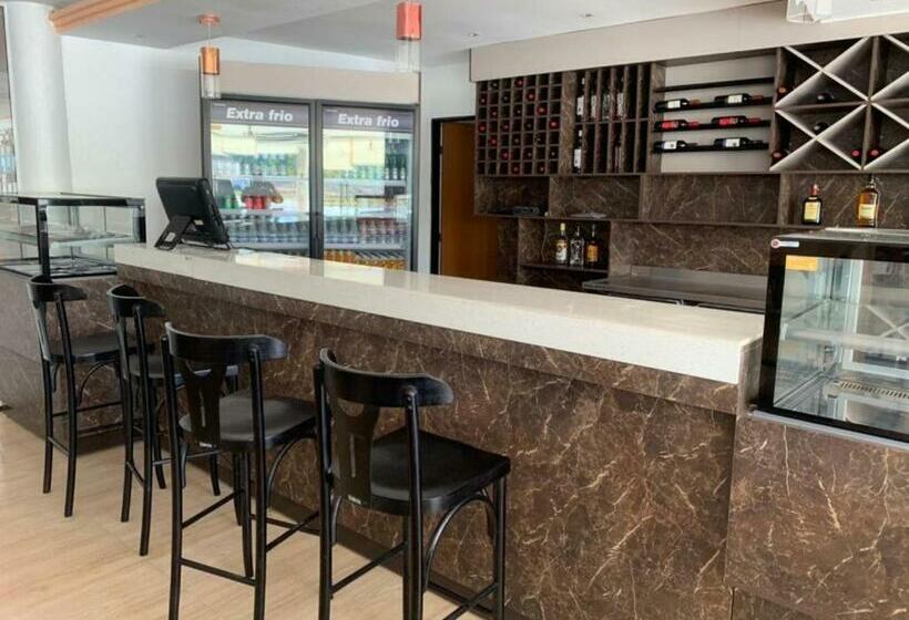 Отель Cajuina Avenida