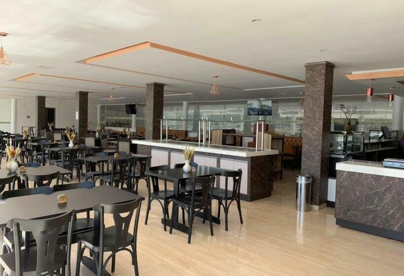 Отель Cajuina Avenida