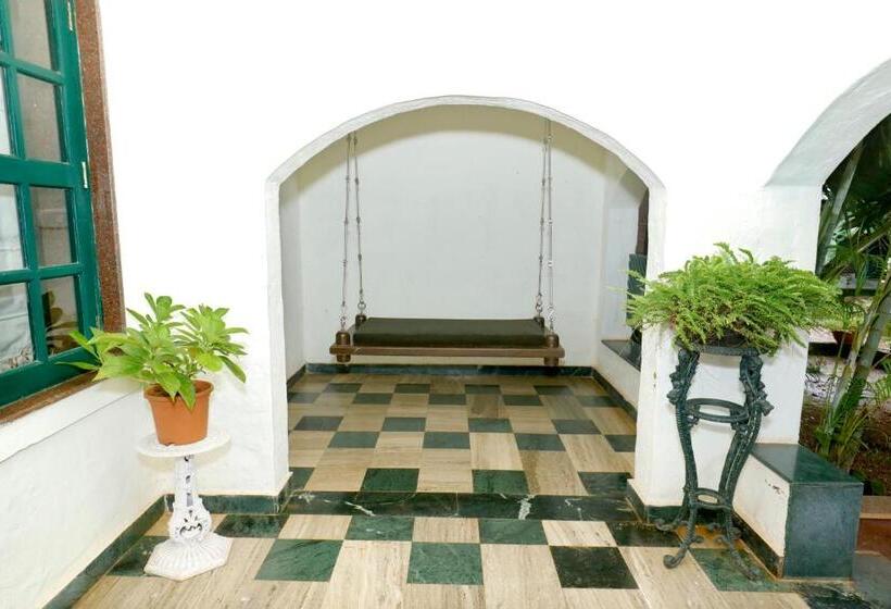 בית מלון כפרי Chira Meadows Ecoresort, Dapoli