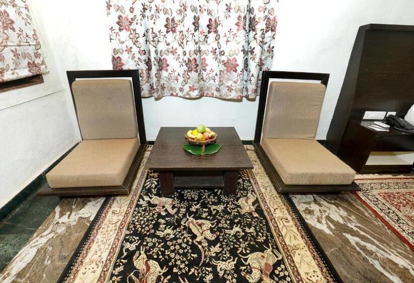 فندق Chira Meadows Ecoresort, Dapoli