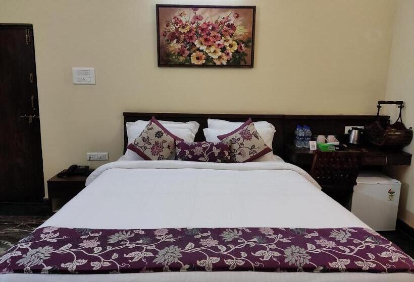 בית מלון כפרי Chira Meadows Ecoresort, Dapoli