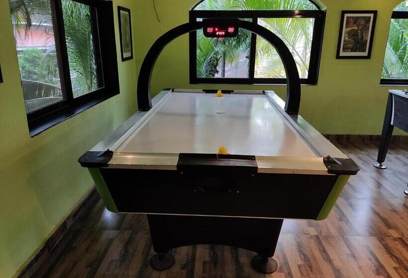 فندق Chira Meadows Ecoresort, Dapoli