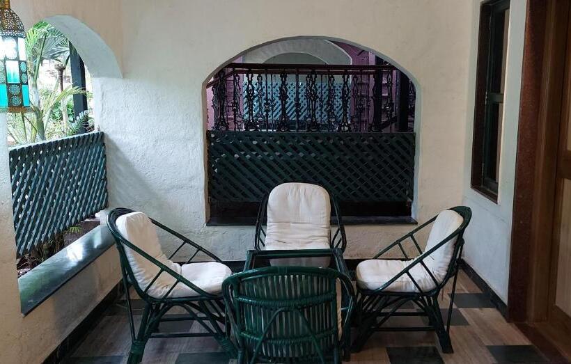 בית מלון כפרי Chira Meadows Ecoresort, Dapoli