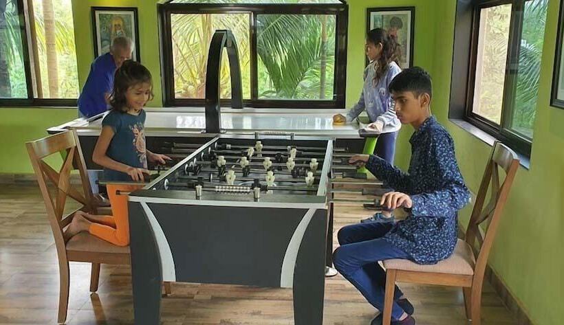 בית מלון כפרי Chira Meadows Ecoresort, Dapoli