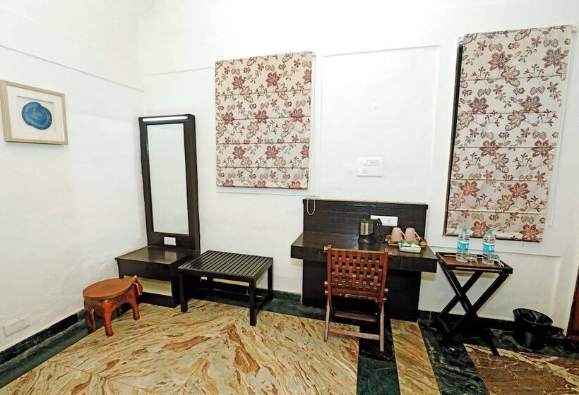 בית מלון כפרי Chira Meadows Ecoresort, Dapoli