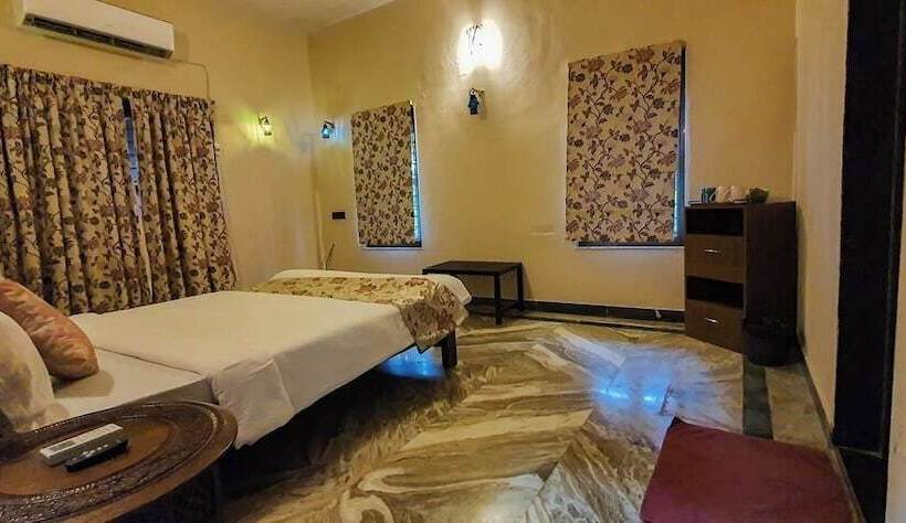 فندق Chira Meadows Ecoresort, Dapoli