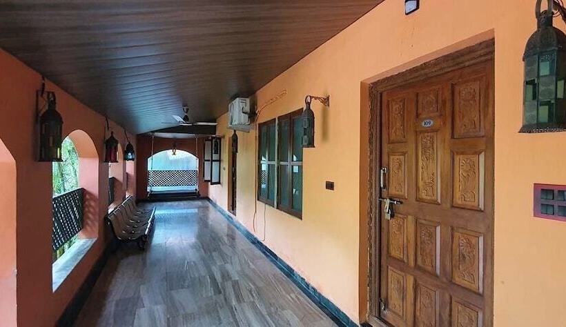 בית מלון כפרי Chira Meadows Ecoresort, Dapoli