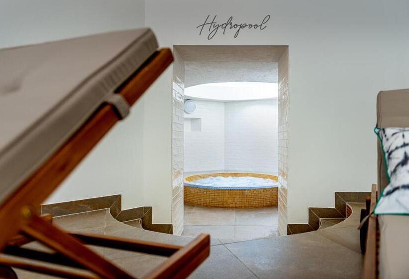 Harbour Beach Club, Hotel & Spa